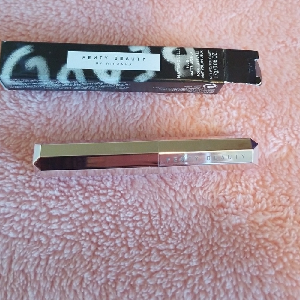 Fenty lipstick in color "single"